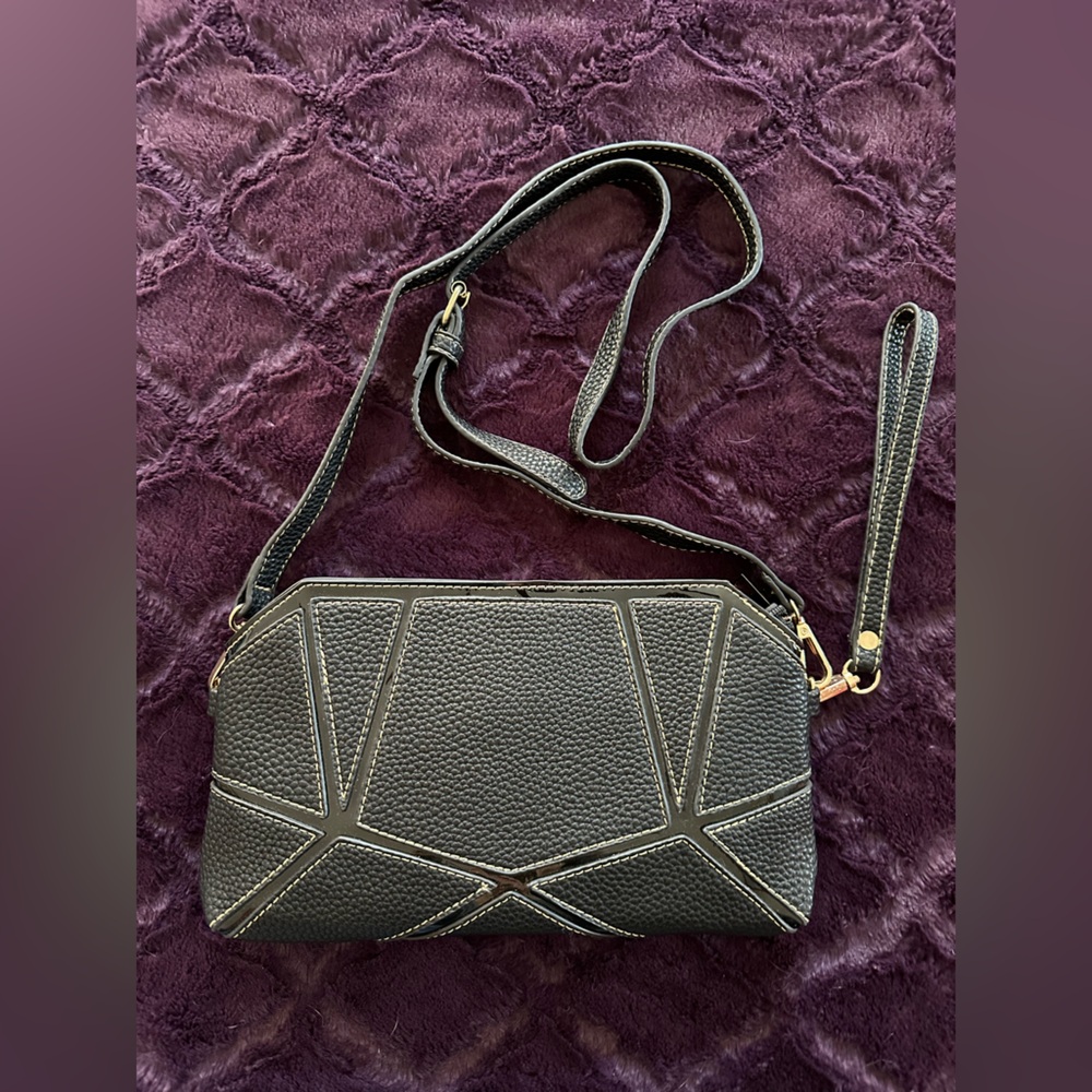 Black Women's Pebble Grain & glossy convertible Crossbody Bag clutch wristlet.